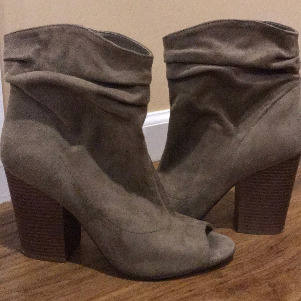 Peep toe suede boots